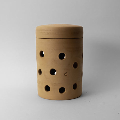 Handgemaakte keramieken composteerpot voor in de tuin – Ceramics for Nature