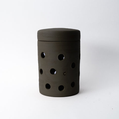 Handgemaakte keramieken composteerpot voor in de tuin – Ceramics for Nature