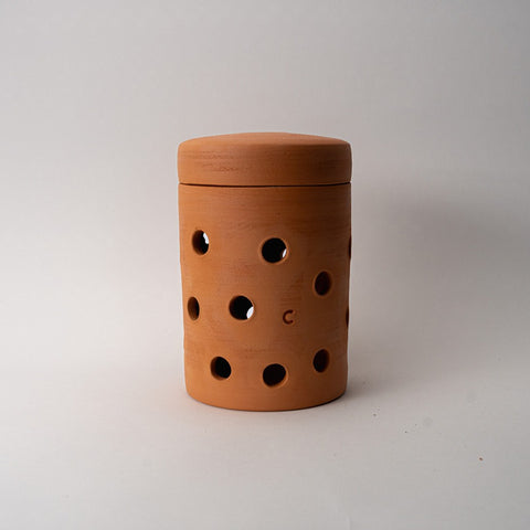 Handgemaakte keramieken composteerpot voor in de tuin – Ceramics for Nature