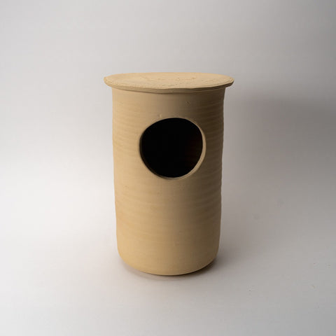 Handgemaakte keramieken eekhoornpot voor in de tuin – Ceramics for Nature