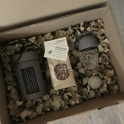Cadeaubox met handgemaakte keramieken producten voor in de tuin – Ceramics for Nature