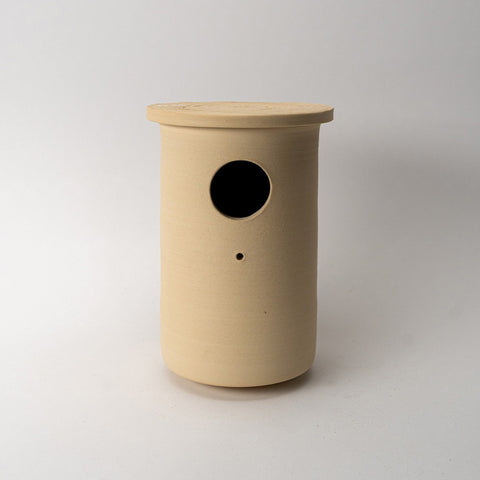 Handgemaakte keramieken mezenpot voor in de tuin – Ceramics for Nature