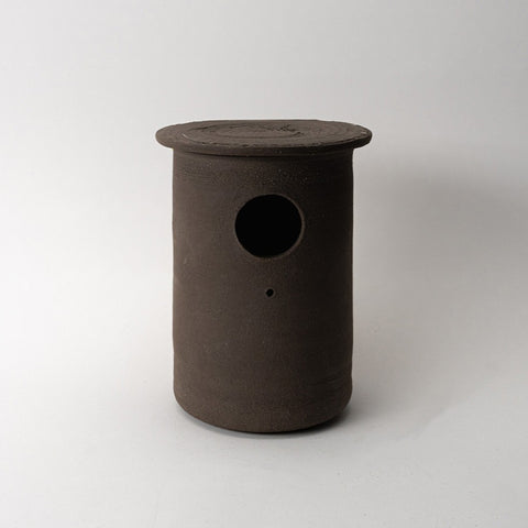 Handgemaakte keramieken mezenpot voor in de tuin – Ceramics for Nature