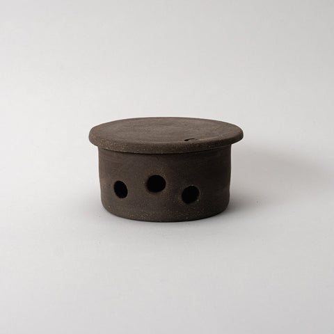 Handgemaakte keramieken mierenpot voor in de tuin – Ceramics for Nature