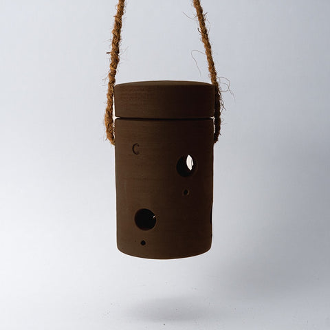 Handgemaakte keramieken nestplukpot voor in de tuin – Ceramics for Nature