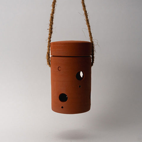 Handgemaakte keramieken nestplukpot voor in de tuin – Ceramics for Nature