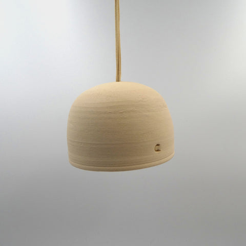 Handgemaakte keramieken vetbolhanger voor in de tuin – Ceramics for Nature