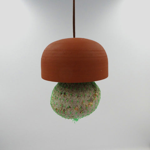 Handgemaakte keramieken vetbolhanger voor in de tuin – Ceramics for Nature